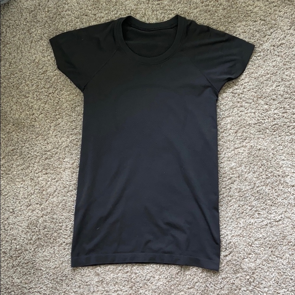 Black Lululemon swiftly tech shirt